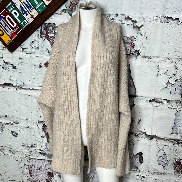 Anthropologie Sweaters - Sleeping on Snow Anthropologie sweater cardigan cream sz S